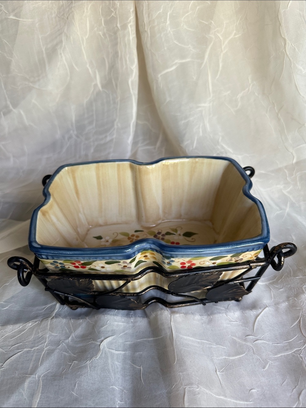 Vintage Temp-tations Presentable Ovenware with Trivet and Metal Stand
